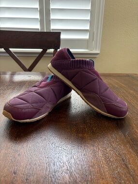 Teva Ember Moc Burgundy Quilted Comfort Casual Slip-On Shoes Women 10  #1028225